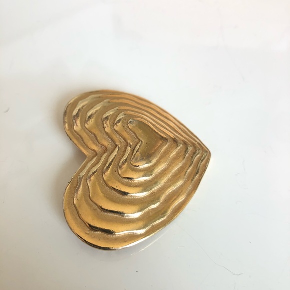 V I N T A G E  G O L D  H E A R T  B R O OC H - Picture 4 of 6